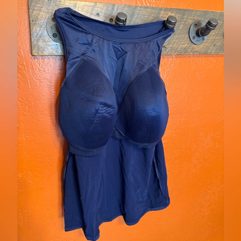 Like new Lands End modest tankini swim top. Sz 16 D cup - Picture 2 of 7